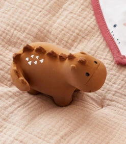 Dinosaurus Badspeeltje Met Rammelaar Uit Natuurlijk Rubber, Okergeel